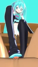 Hatsune Miku Mostra Vista Sexy na Saia Enquanto Faz Footjob Explícito